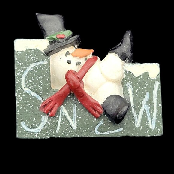 Snowman "Snow" Winter Brooch Pin Resin Hand-painted 1.5" Christmas - Picture 1 of 3